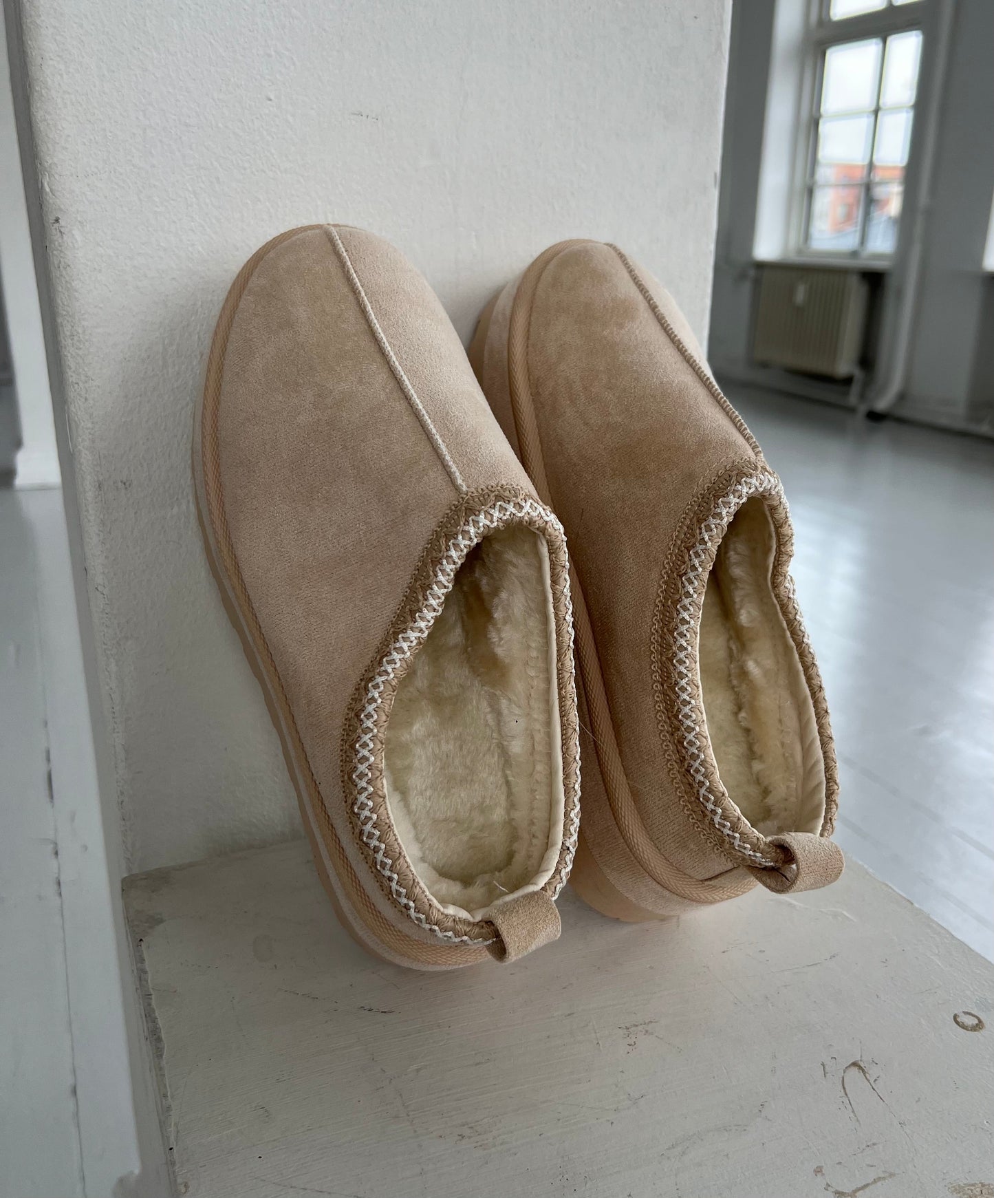 Beige teddy shoe (502) - viser foer - Fra webshoppen Aaberg Copenhagen 