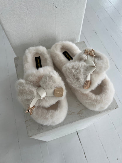 Lovie beige fluffy slippers (7286) - set oppefra - fra webshoppen Aaberg Copenhagen