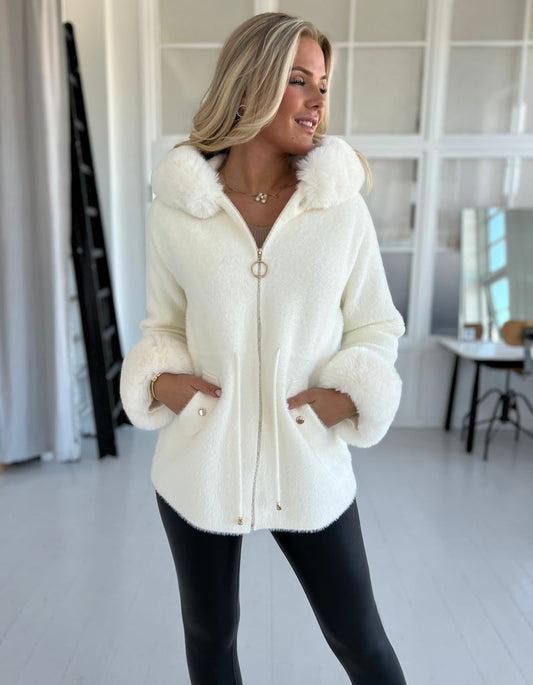 Azaka white faux fur (6219)