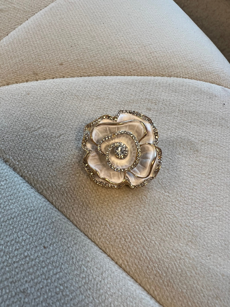 Rose broche