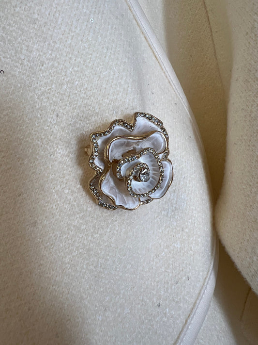 Rose broche