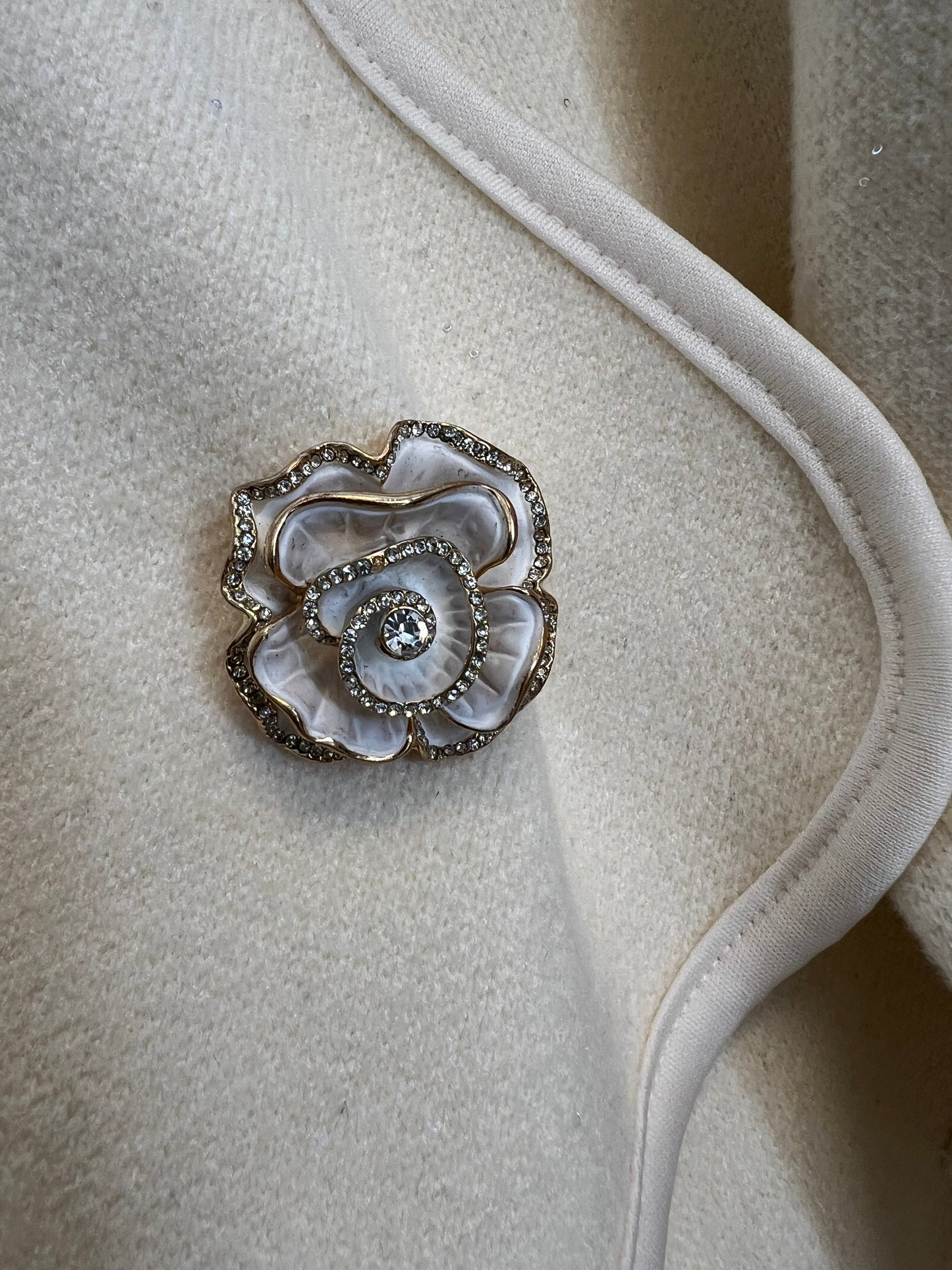 Rose broche