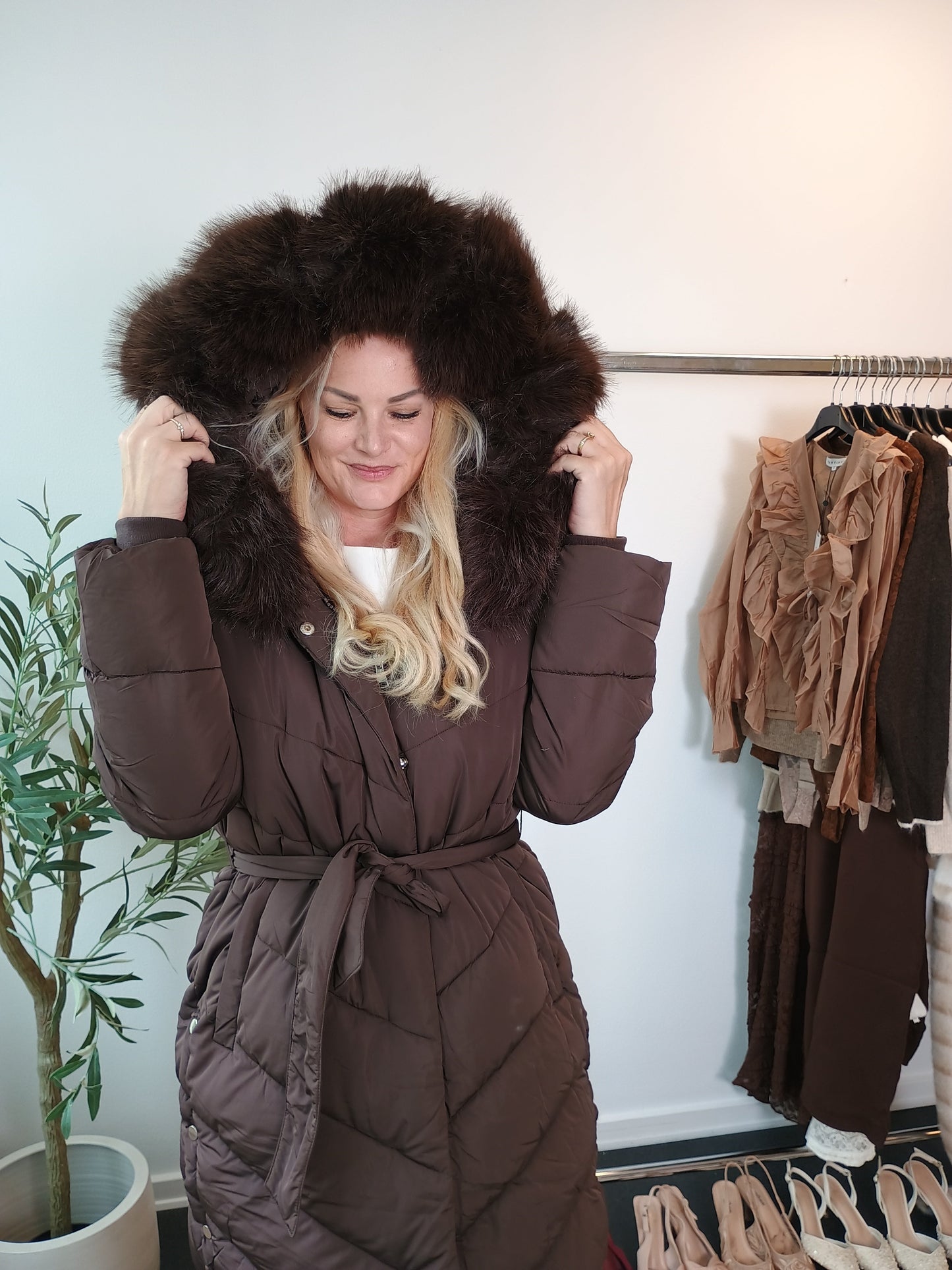 Flam puffer long coat camel fra webshoppen Aaberg Copenhagen