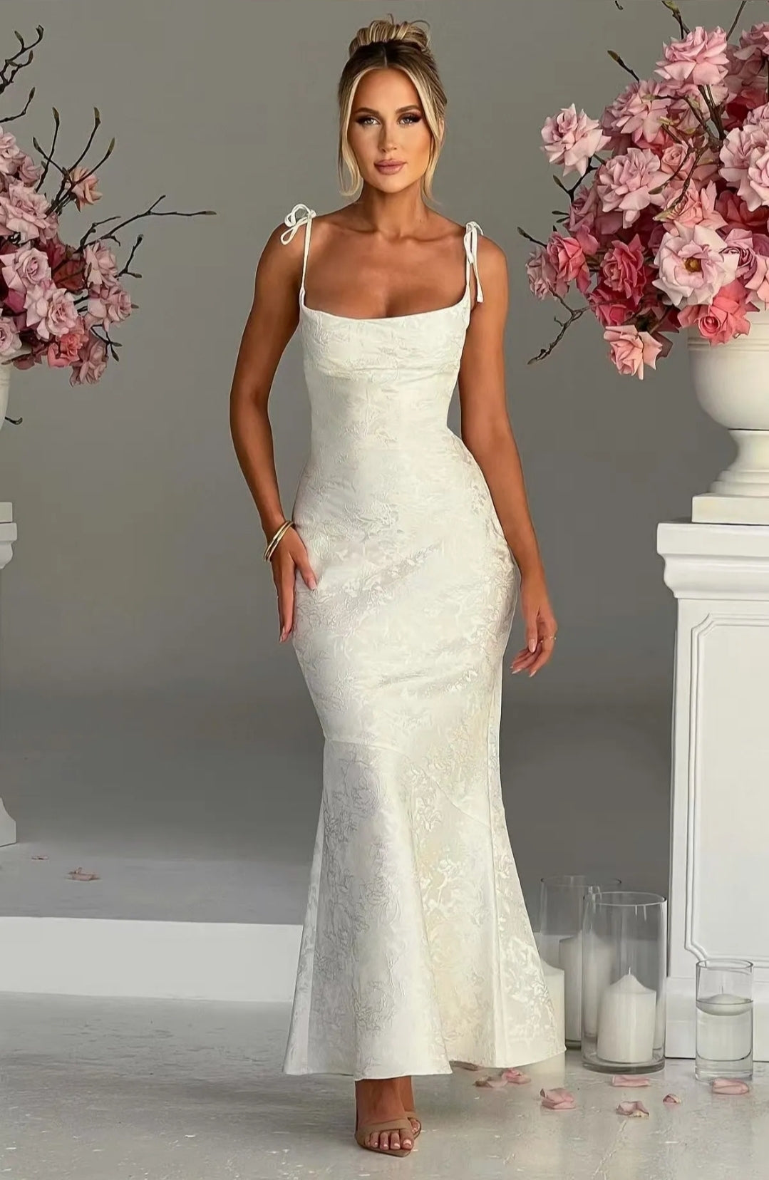 F&P light beige mermaid dress fra webshoppen Aaberg Copenhagen