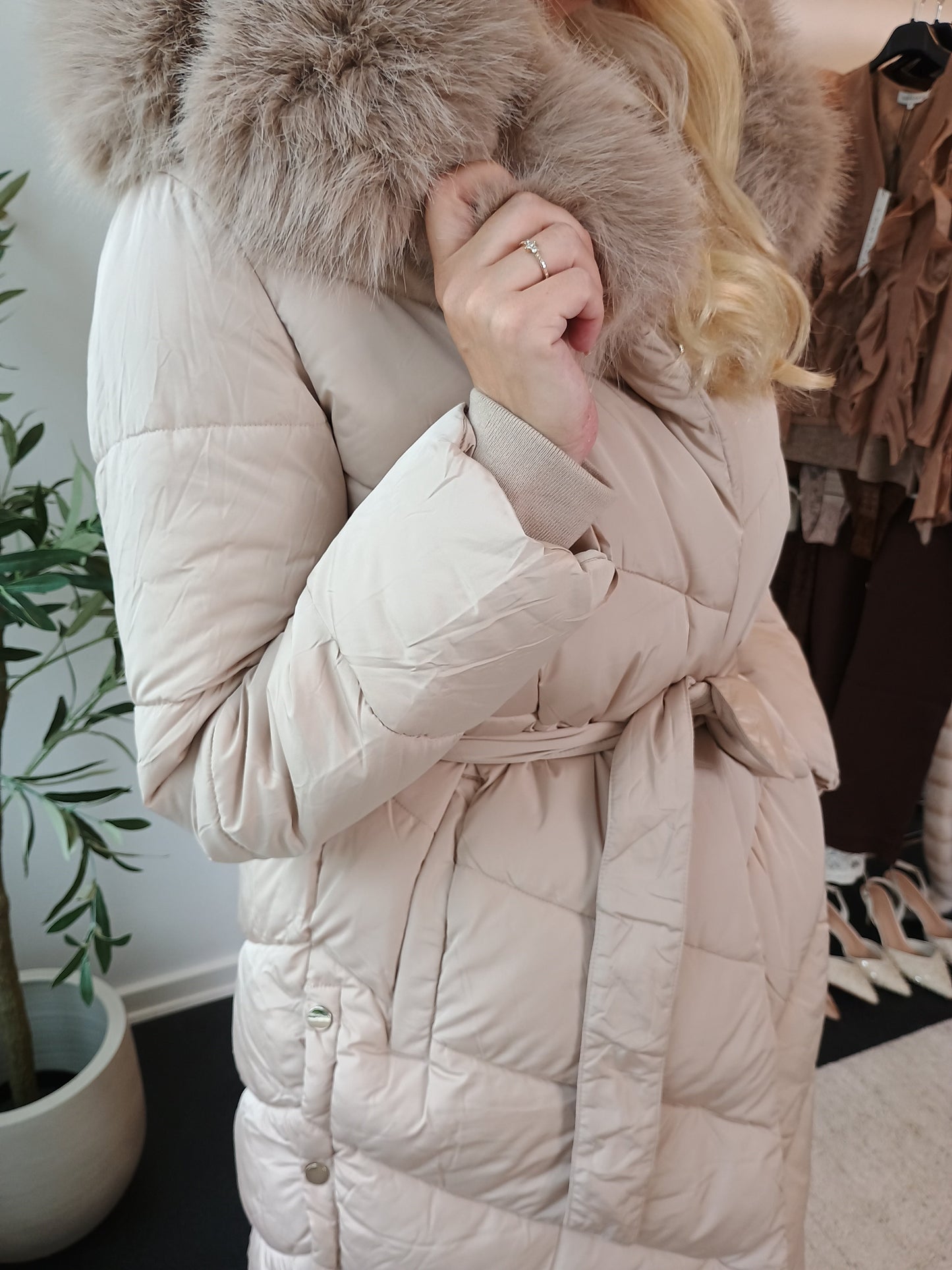 Flam puffer long coat Khaki fra webshoppen Aaberg Copenhagen
